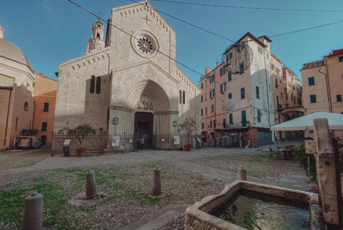 Casa Rosa Lucia Centrale Con Parcheggio ซานเรโม ภายนอก รูปภาพ